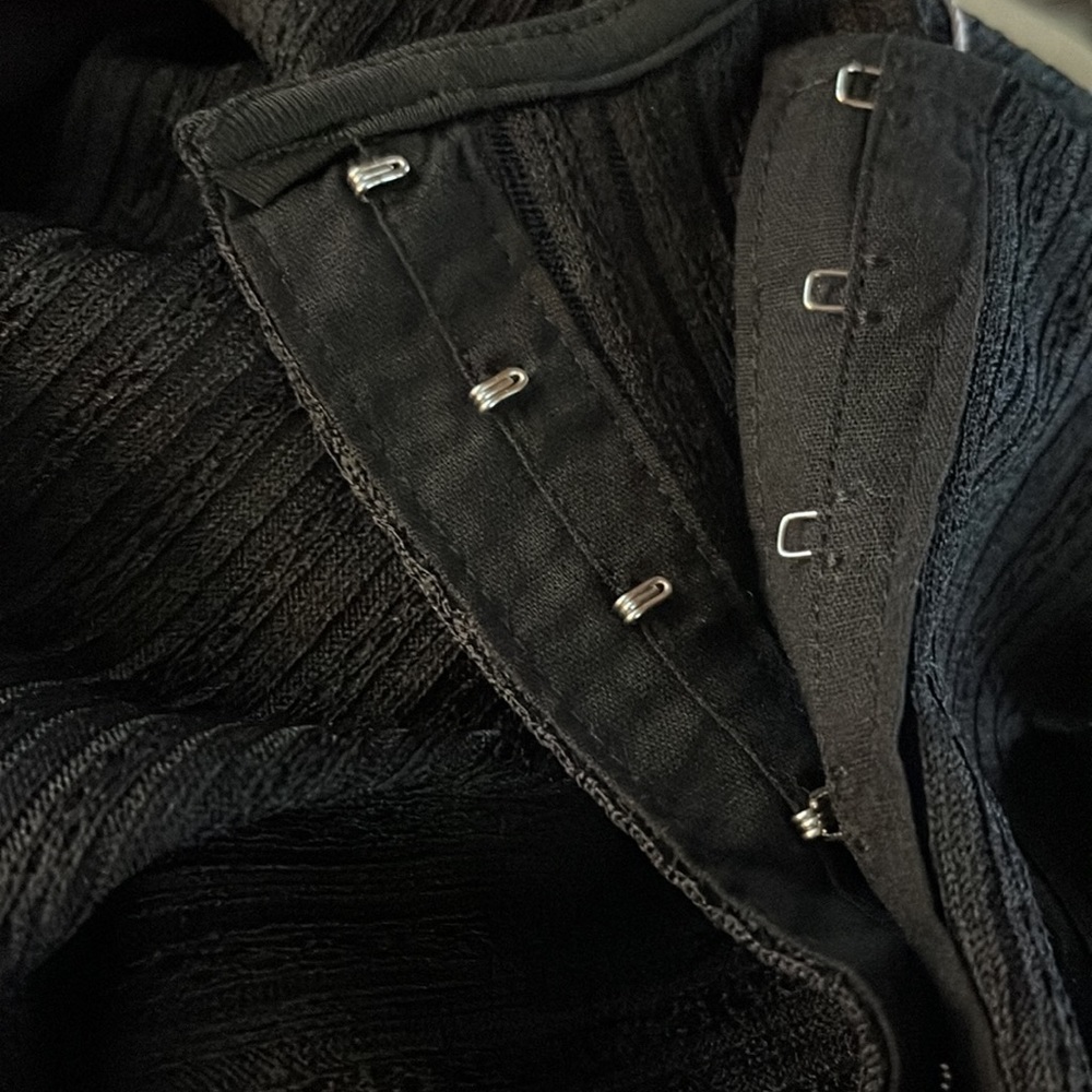 Basico Solid Black Ribbed Long Sleeve Shirt - Picture 6 of 12